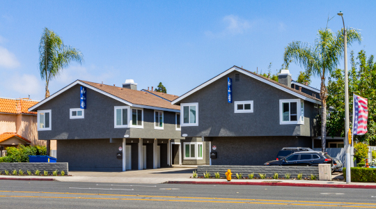 Reef Apartment Homes exterior building